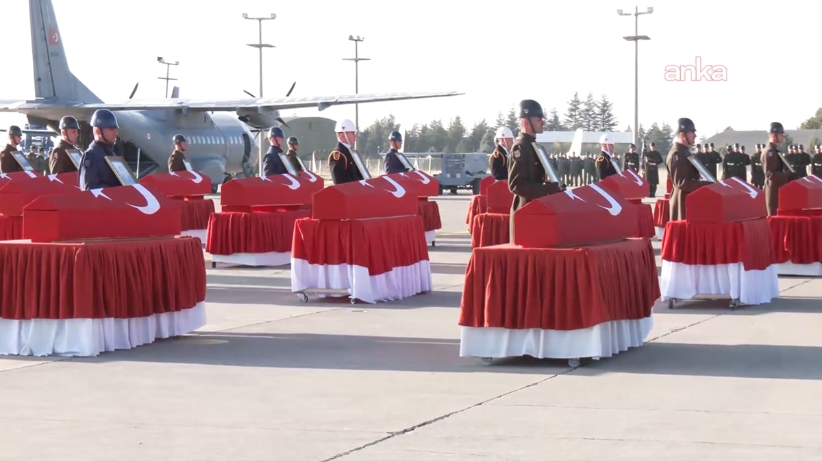 CHP'li Bakan: Suudi kralı için inen bayraklar niye kendi askerlerimiz, Mehmetçiğimiz için inmiyor?