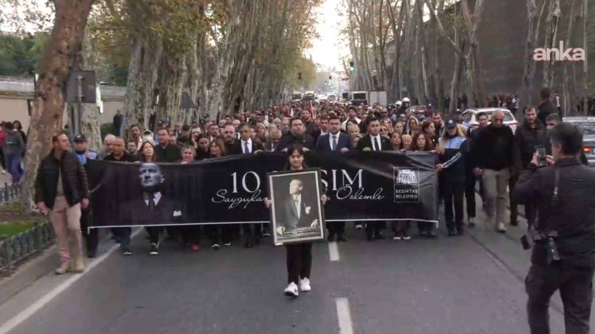 Vatandaşlar Dolmabahçe'ye akın etti