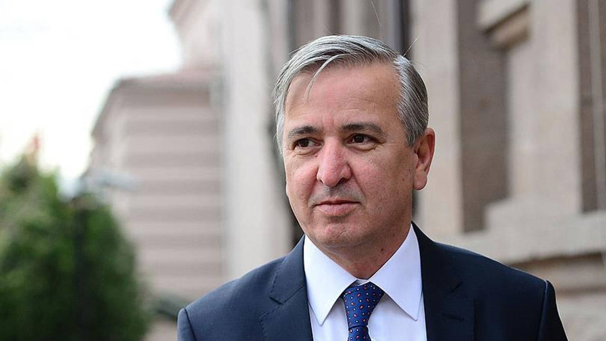 Yeni Şafak dün kaldırdığı Atatürk’ü hedef alan yazıyı bugün yayınladı