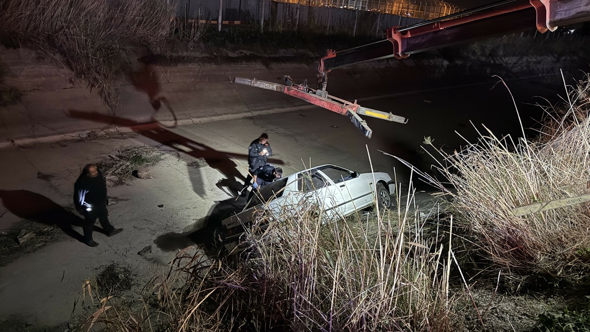 Su kanalına düşen araçta can pazarı