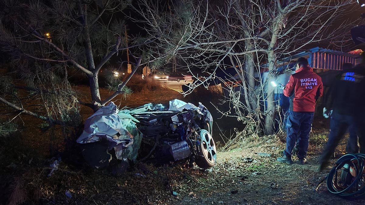 Burdur'da kamyonetle otomobil çarpıştı: 1 kişi öldü