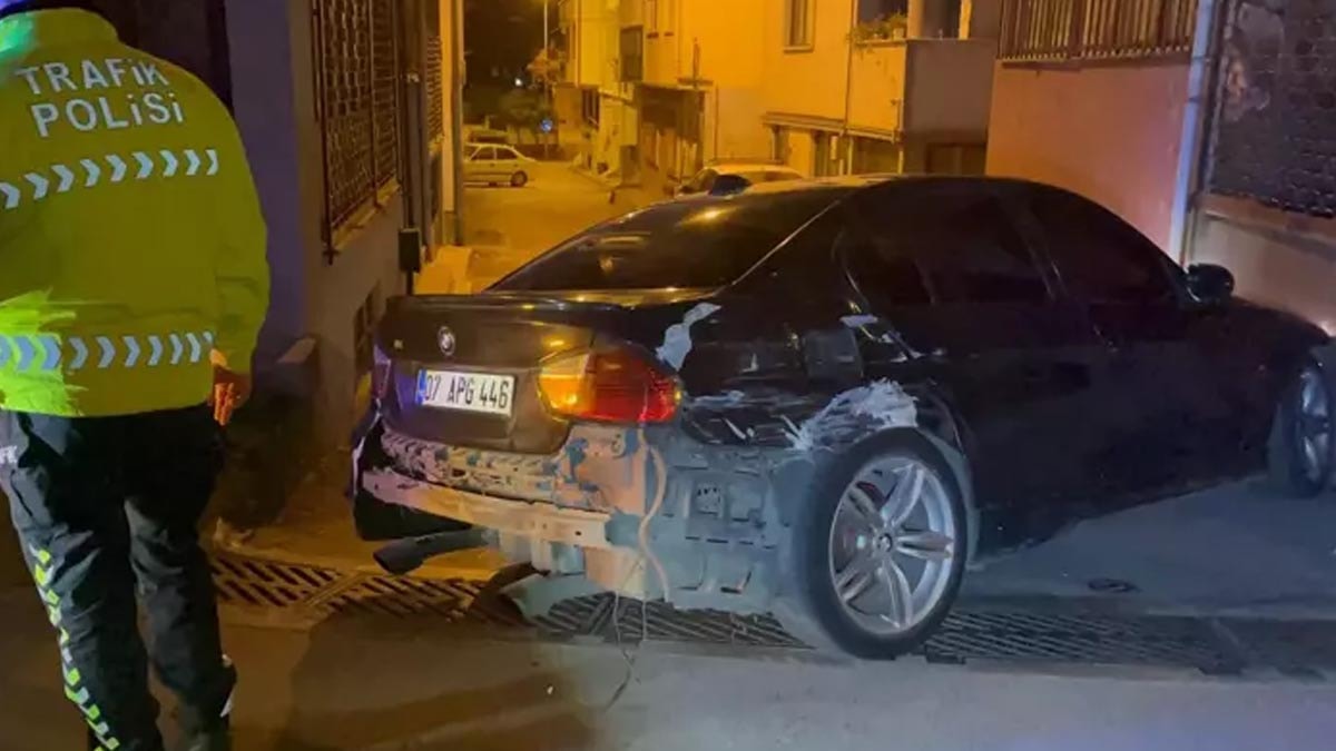 Polisin 'dur' ihtarına uymadı: Kaza yapınca aracını bırakıp kaçtı