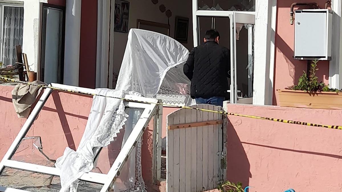 Gelibolu’da apartman dairesinde patlama: Ev sahibi yaralı