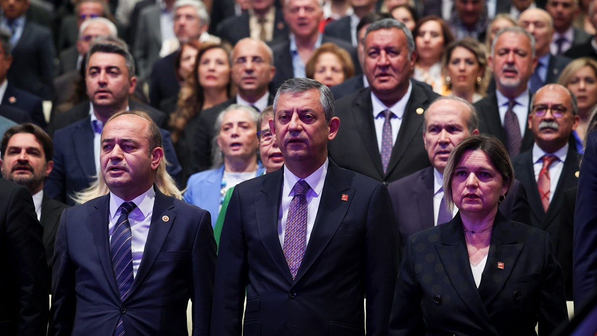 CHP'de gözler yarına çevrildi