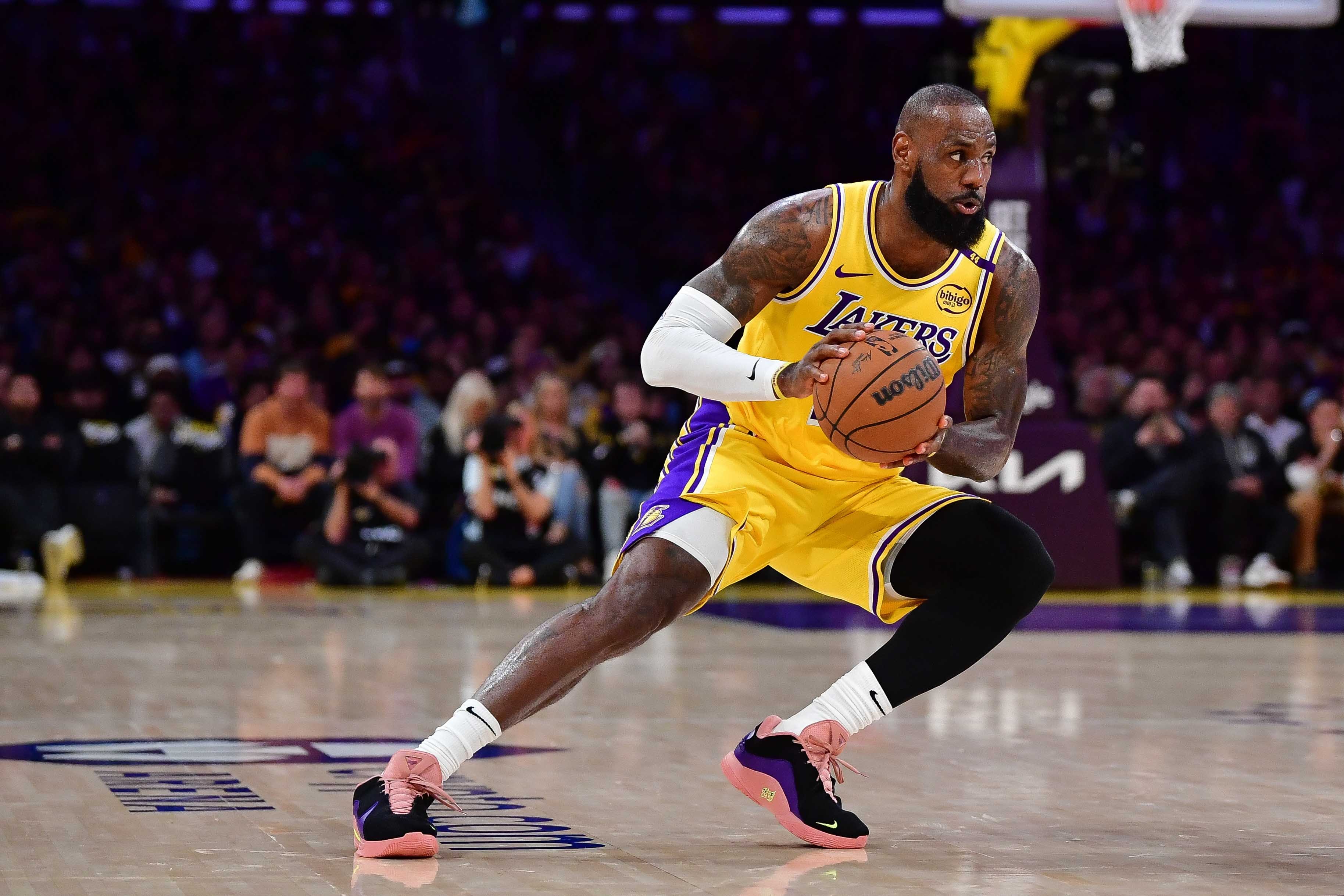 LeBron James rekor kırdı! Lakers rahat kazandı
