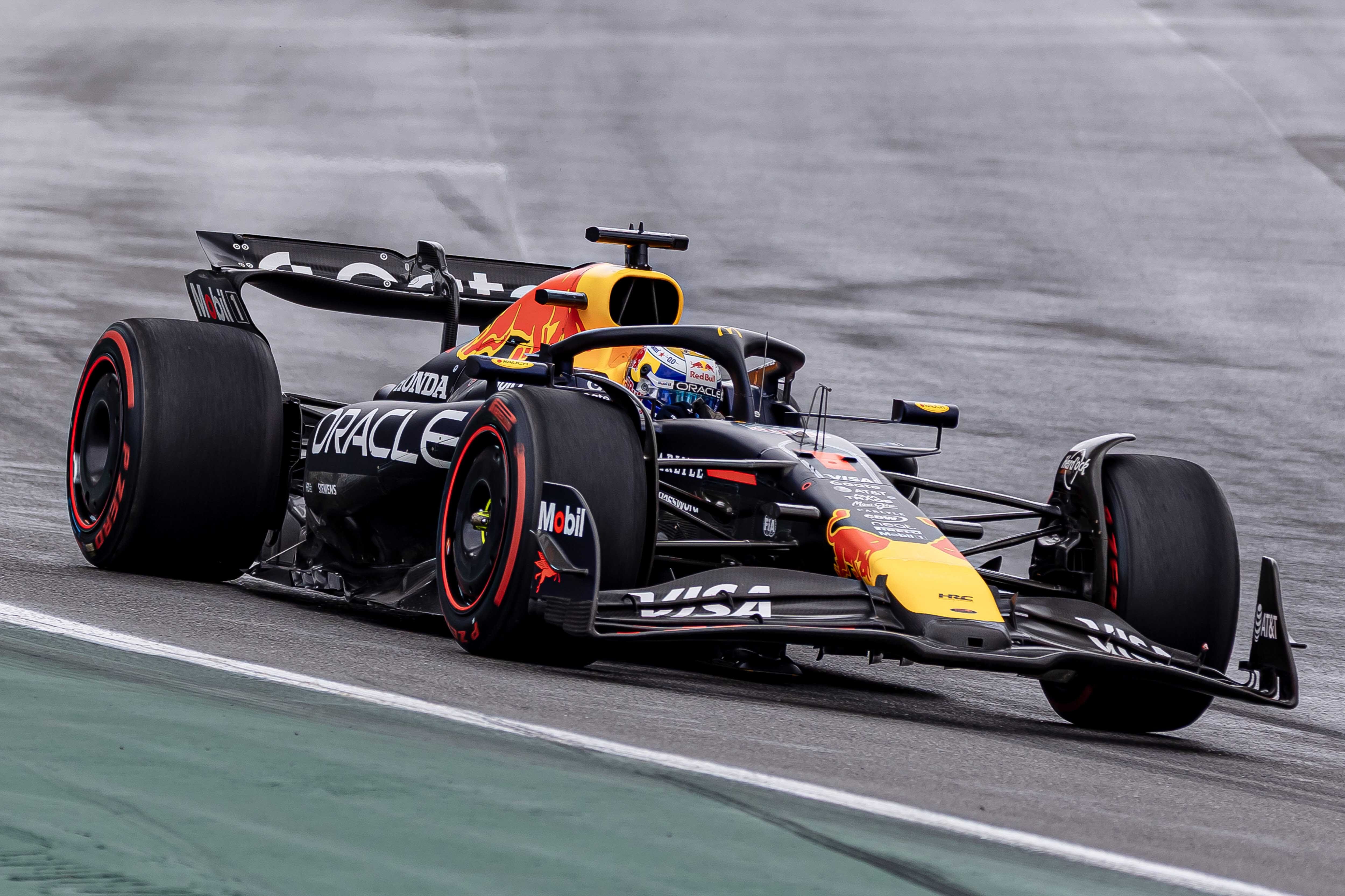 Katar'da zafer Verstappen'in! Fark 12'ye indi