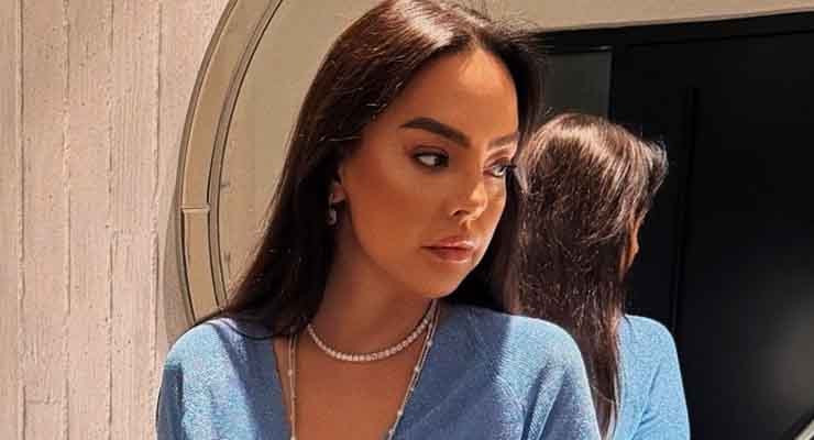 Ebru G�nde� �zerinde servet ta��yor!