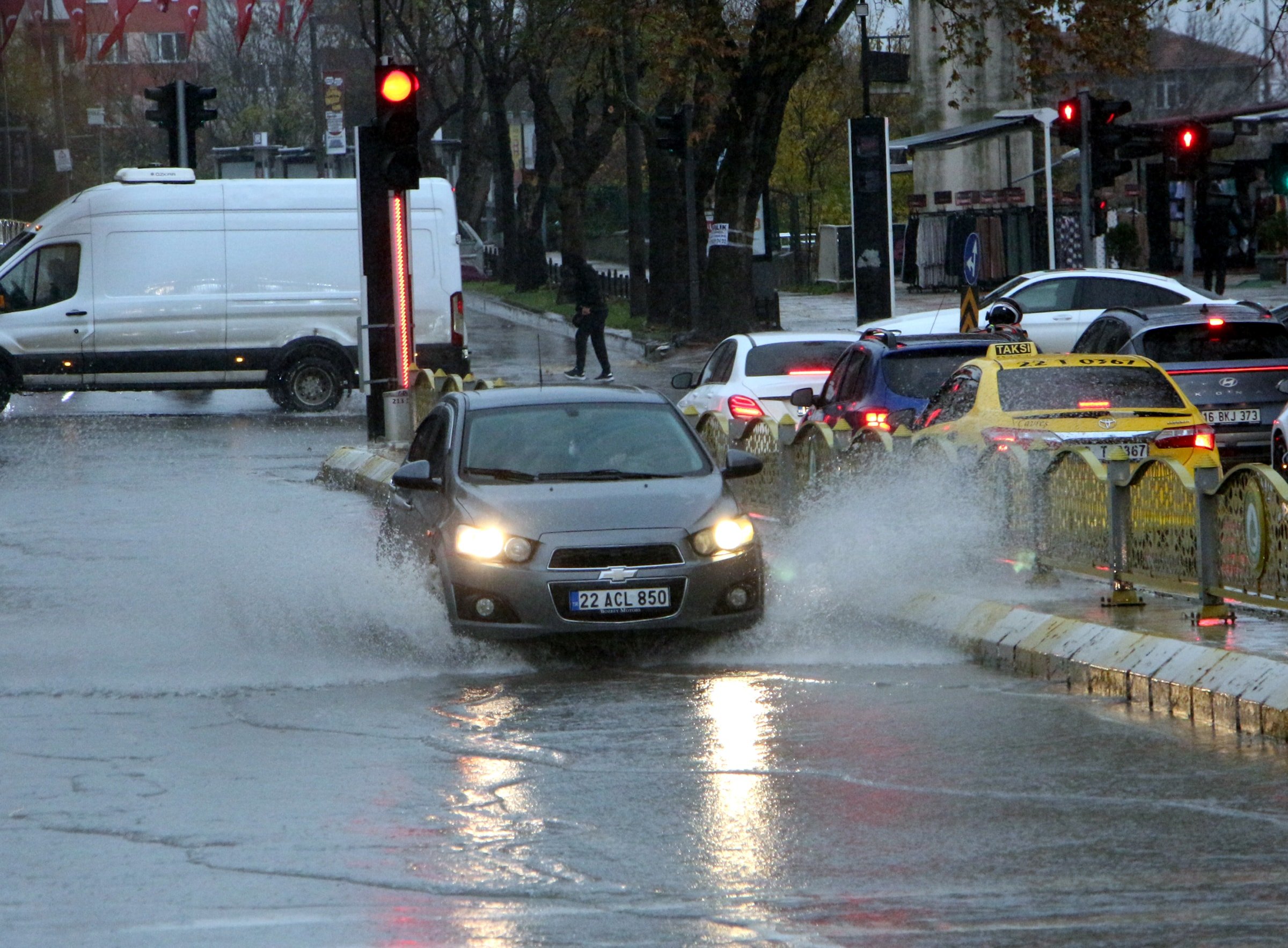 Edirne'de sağanak etkili olmaya başladı
