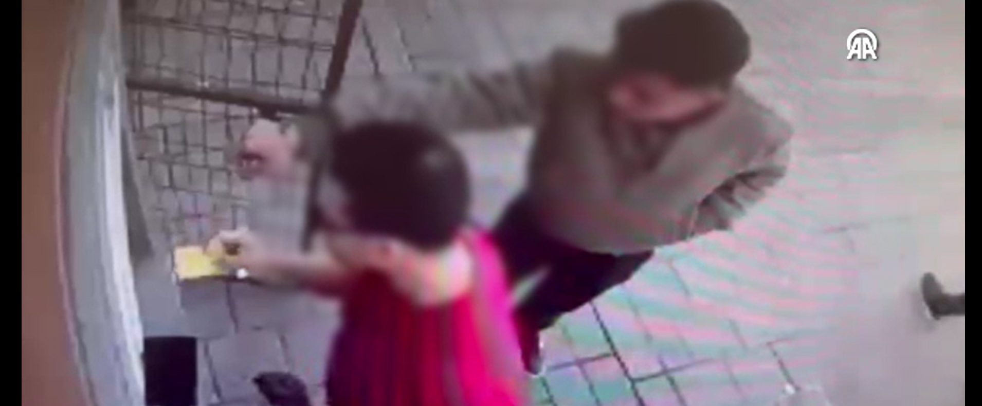 Sultanahmet'te ATM'den para çeken turiste hayatının şokunu yaşattılar