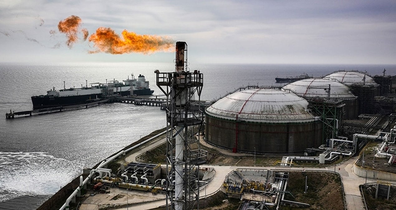 Türkiye'ye milyarlarca lira borcu olan ülkenin bir aylık benzini kaldı