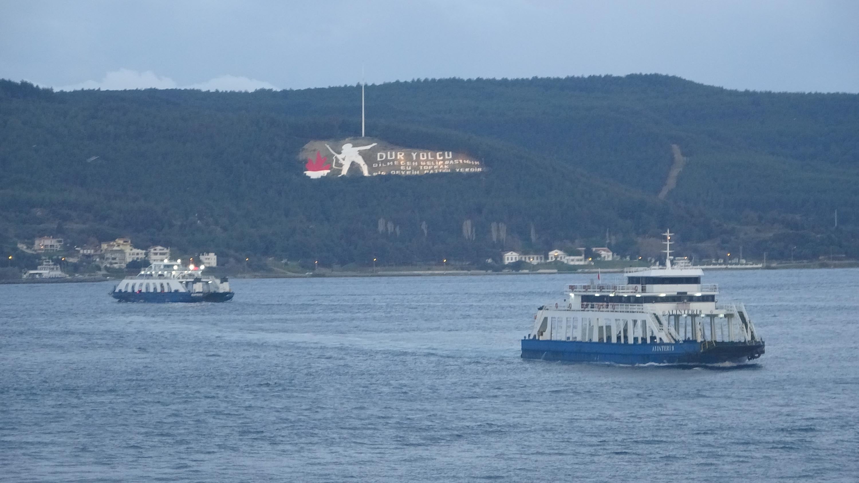Bozcaada feribot seferleri iptal edildi