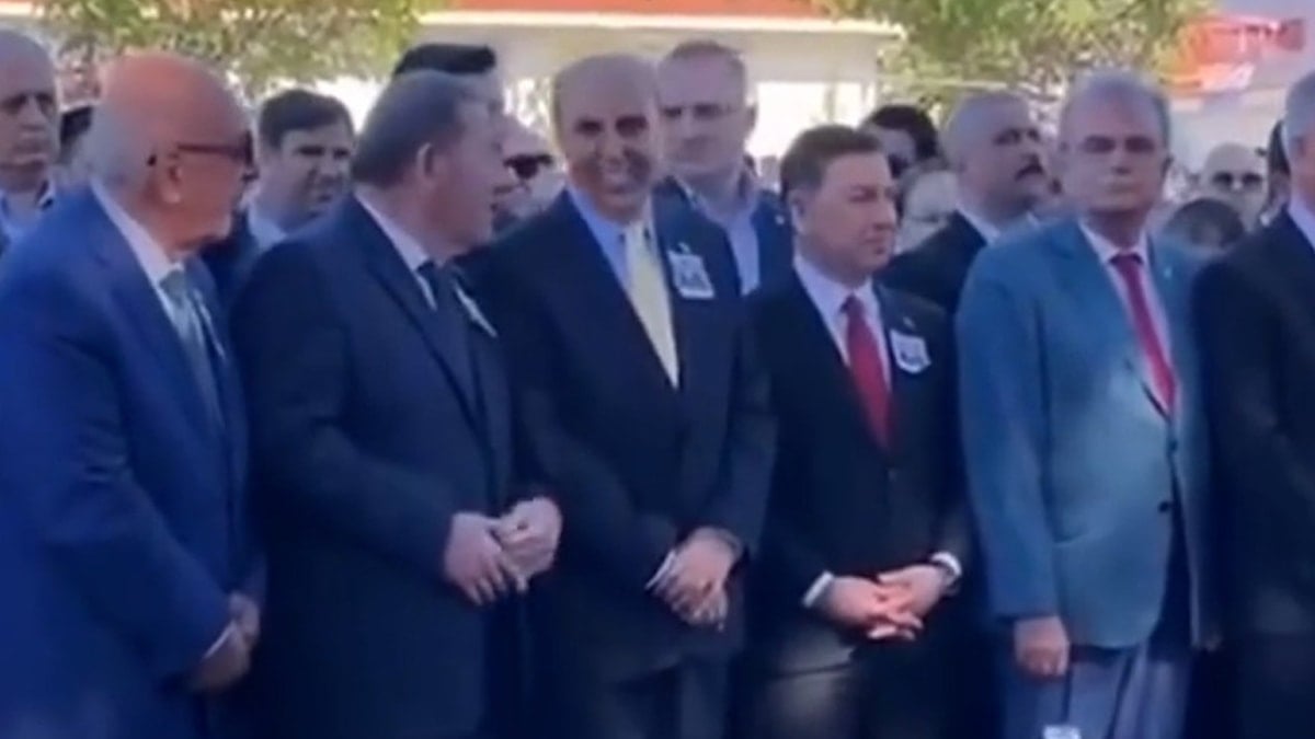 Şehit cenazesinde büyük saygısızlık: Protokol üyeleri gülüştüler