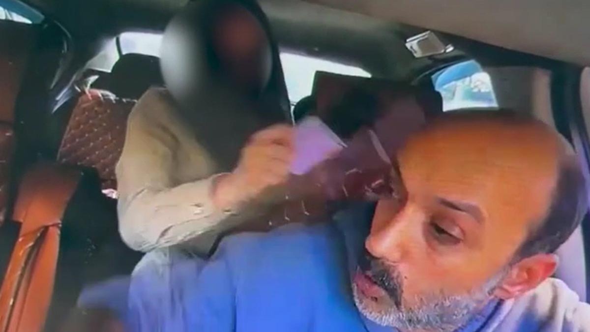 'Yolu uzattın' diyen kadın, taksiciyi hastanelik etti