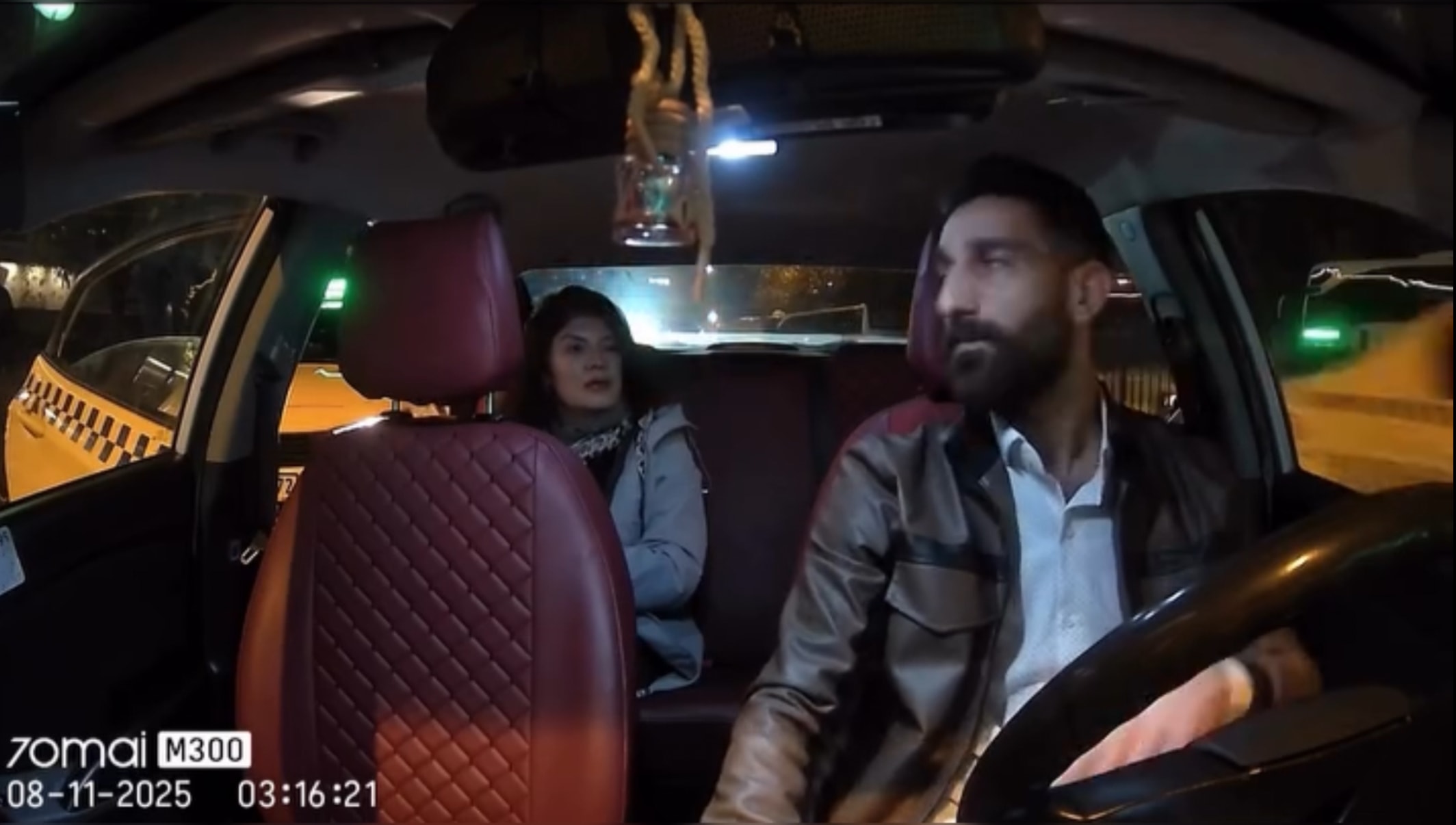 "Kavga çıkacaksa indir beni" dedi taksiyi terk etti!