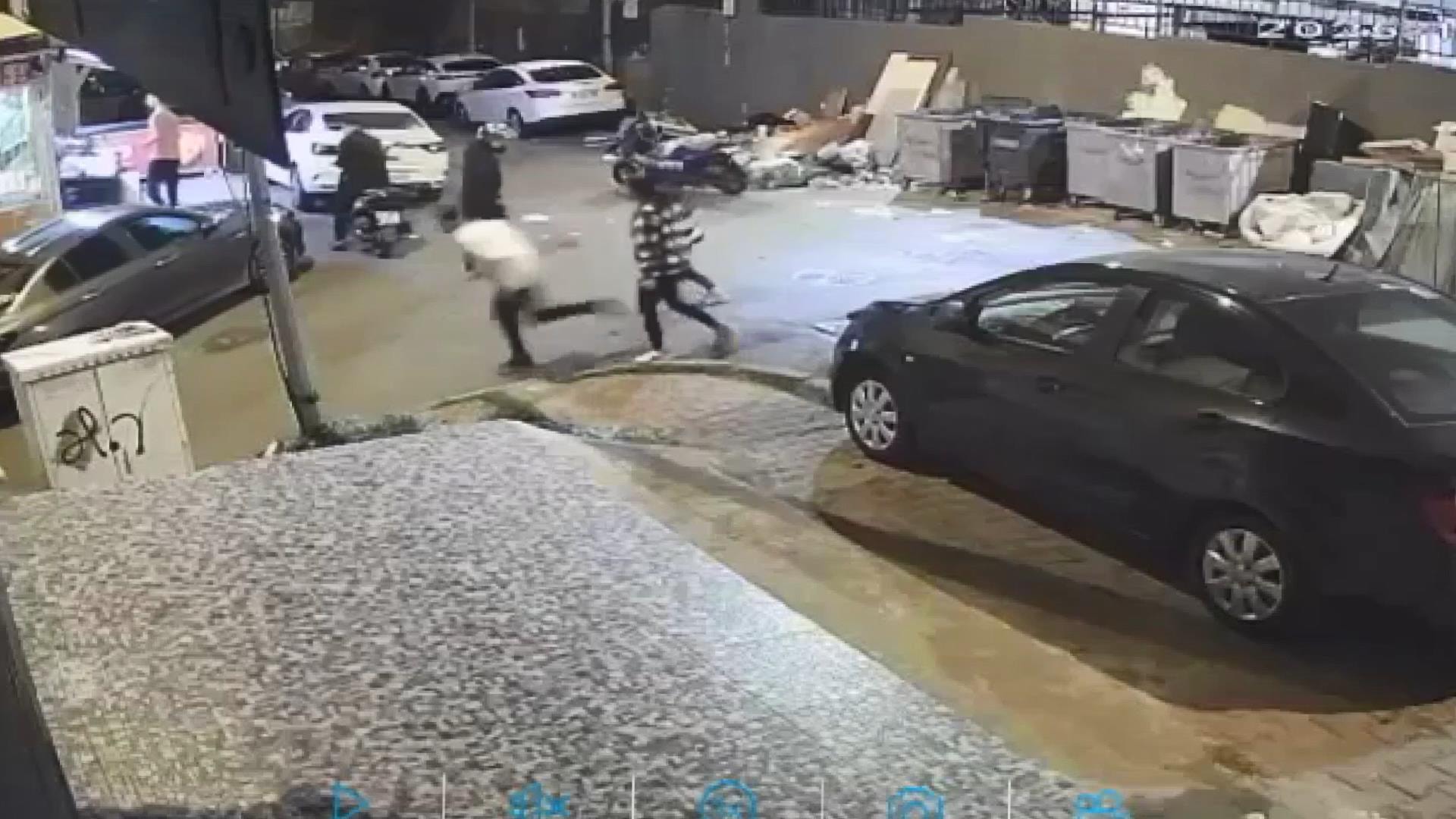 Trafik kavgasında minibüsteki 2 kişiyi bıçaklad