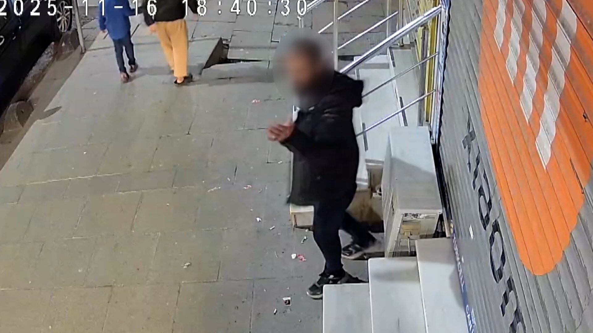 Cinayet anını kapıda böyle beklemiş!