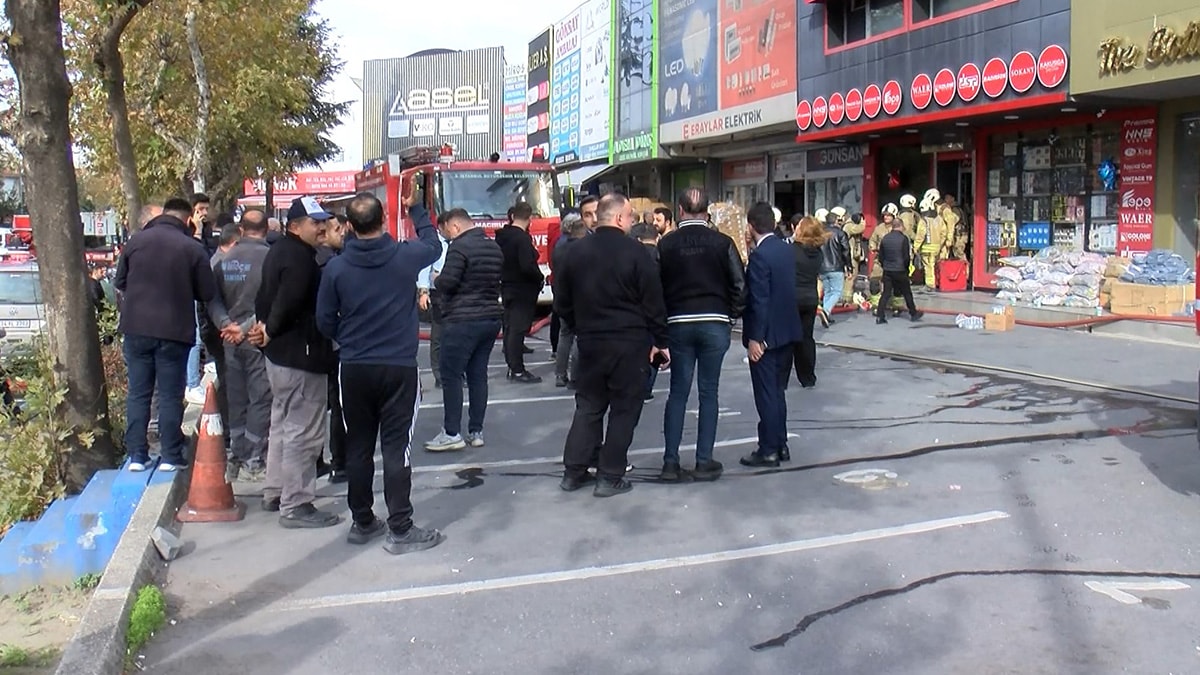 Bağcılar İSTOÇ'ta iş yerinde çıkan yangın söndürüldü