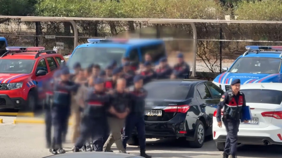 Yunan adalarına kaçmaya çalışırken yakalandılar