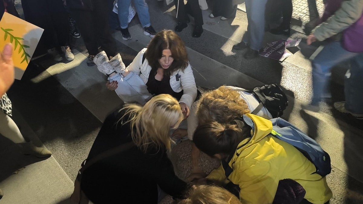 Şiddete karşı mücadele gününde polis şiddeti