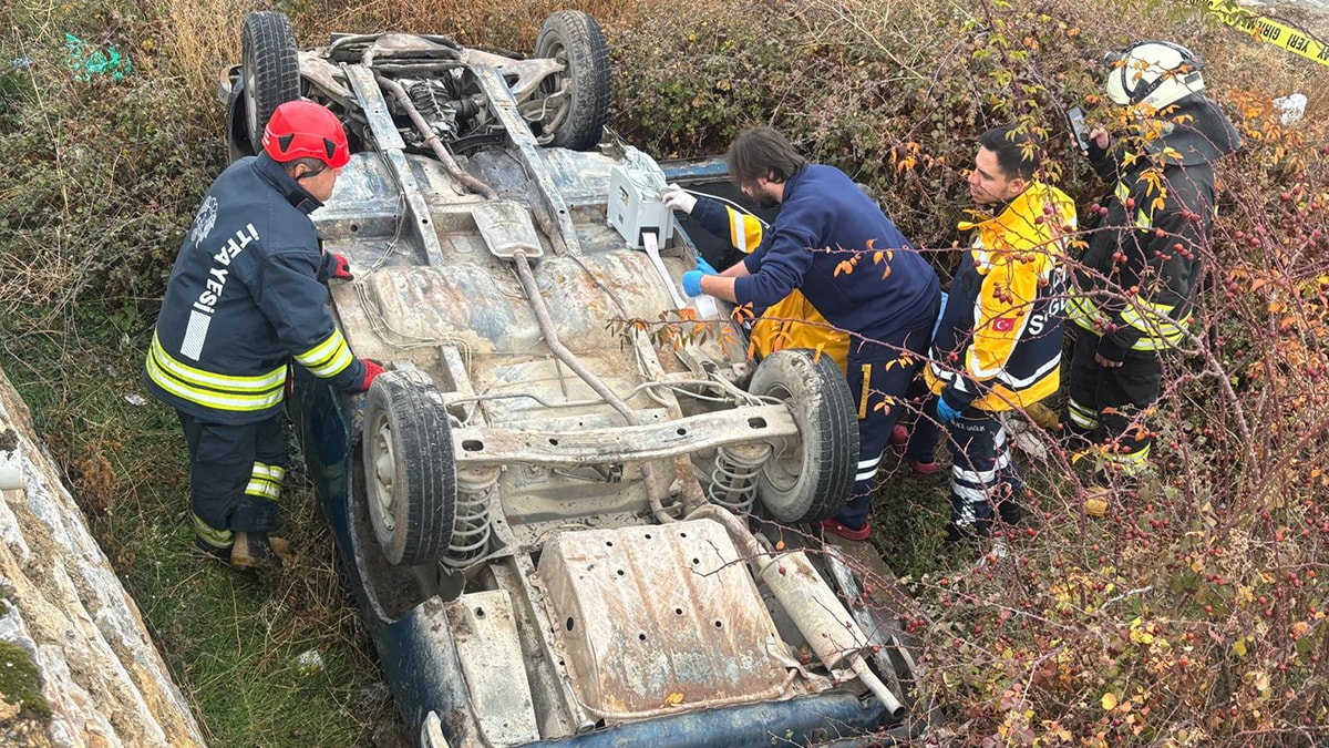 Konya'da otomobil şarampole devrildi: 82 yaşındaki sürücü hayatını kaybetti