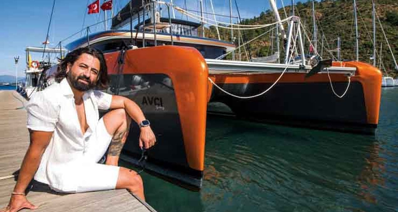 İstanbul'u terk edip Göcek'e yerleşen Koray Avcı tezgâhta karpuz satıyor