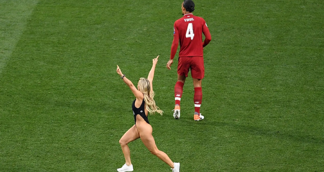 Mayoyla sahaya atlamıştı, yeni mesleği şaşırttı