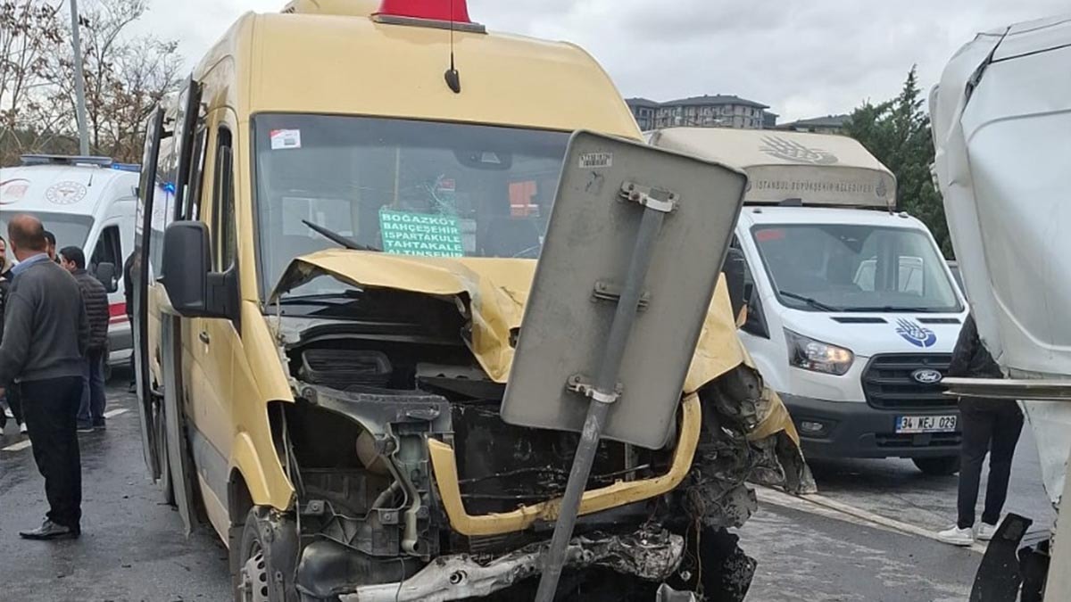 İstanbul'da yolcu minibüsü kazası! Çok sayıda yaralı var