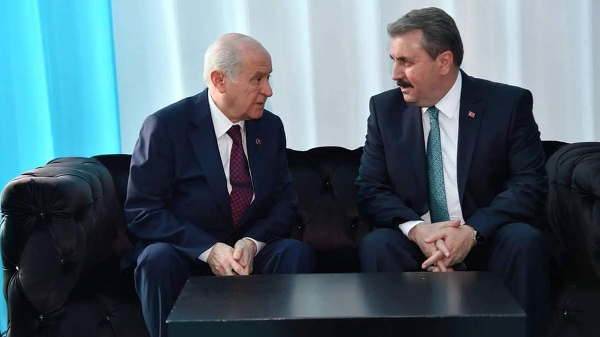 Mustafa Destici gemileri yaktı