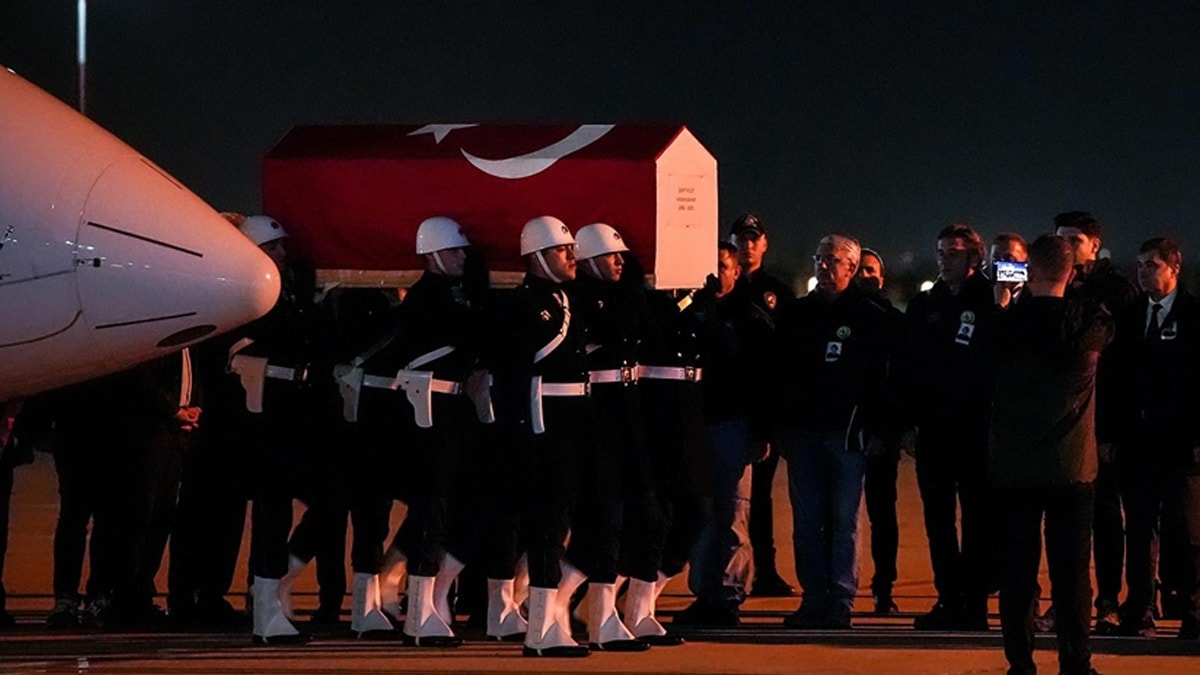 Hırvatistan'daki uçak kazasında şehit olan Pilot Hasan Bahar'ın naaşı Türkiye'ye getirildi