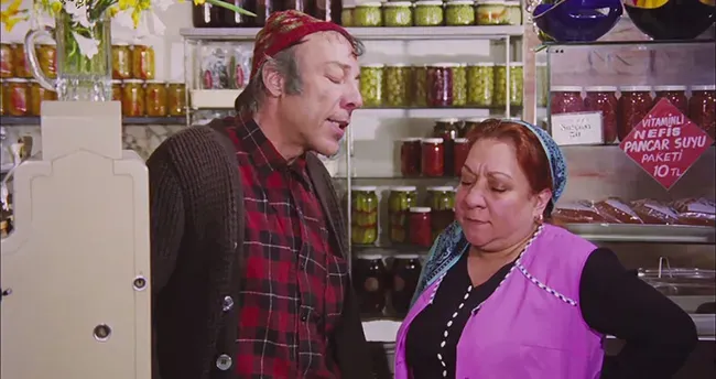 'Neşeli Günler' filmi gerçek oldu: Boşanan turşucu çift rakip oldu