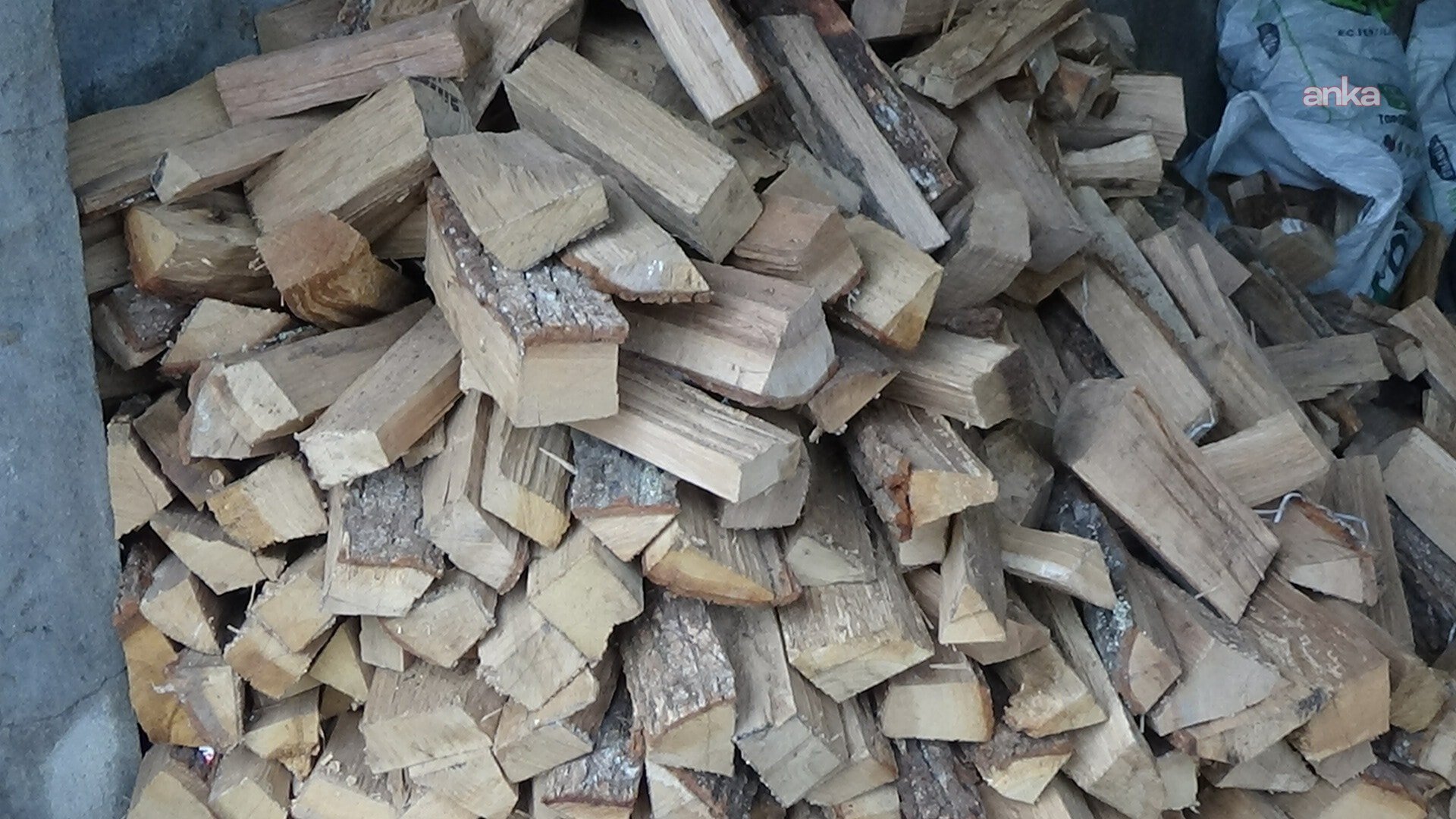 Odun ve kömür satış tezgâhı