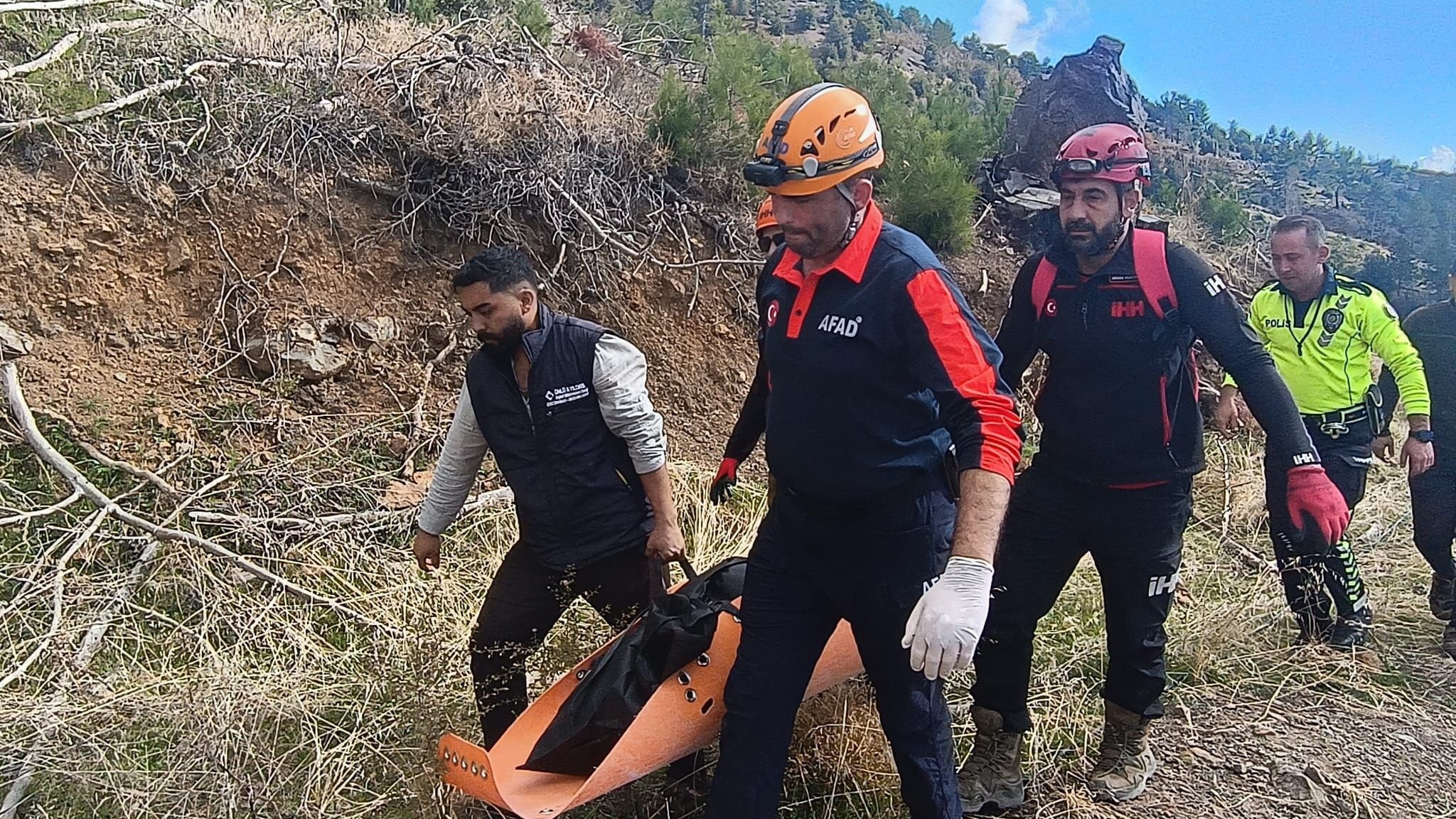 Ava giden emekli öğretmen ölü bulundu