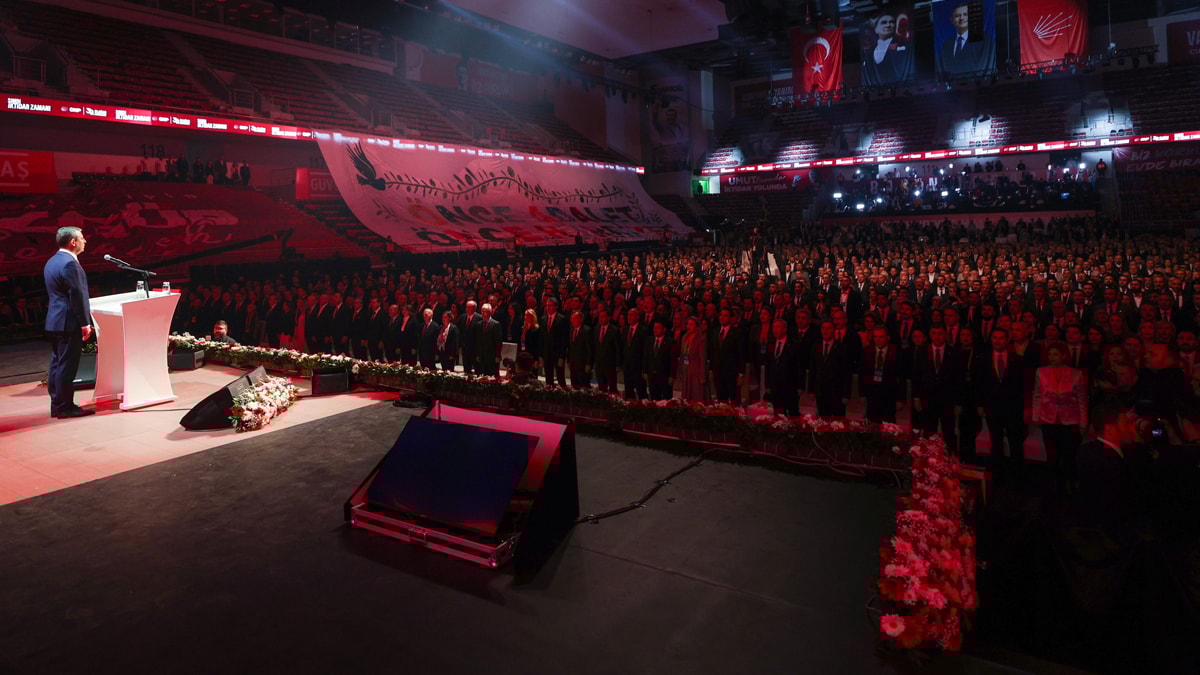 CHP kurultayında dikkatler o pankartta toplandı