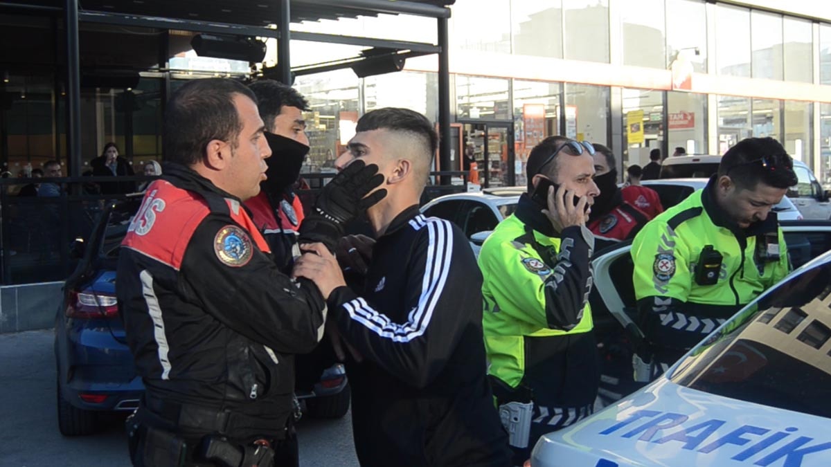 'Dur' ihtarından kaçan sürücü kafede yakalandı