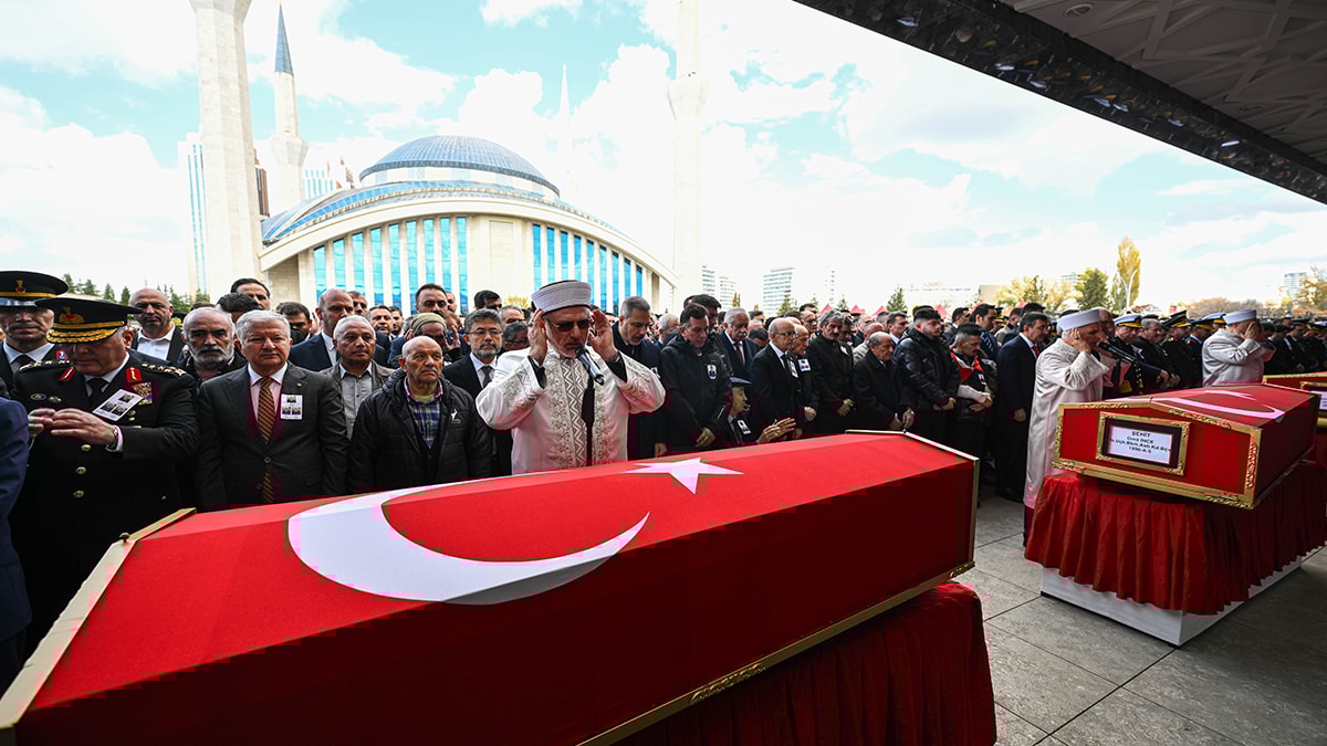 Şehit 3 asker Ankara'da son yolculuklarına uğurlandı