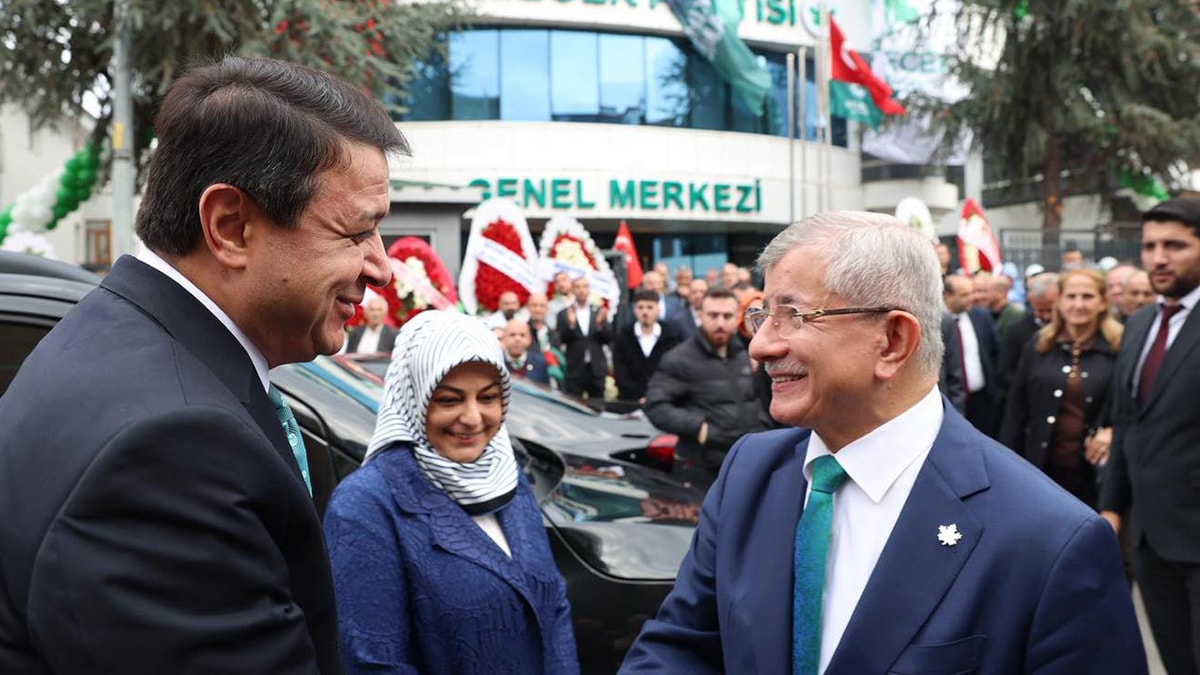 Saadet Partisi ve Davutoğlu arasında AKP krizi!