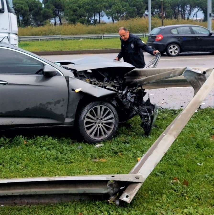 Haber: Samsun’da iki otomobil çarpıştı; 3 yaralı