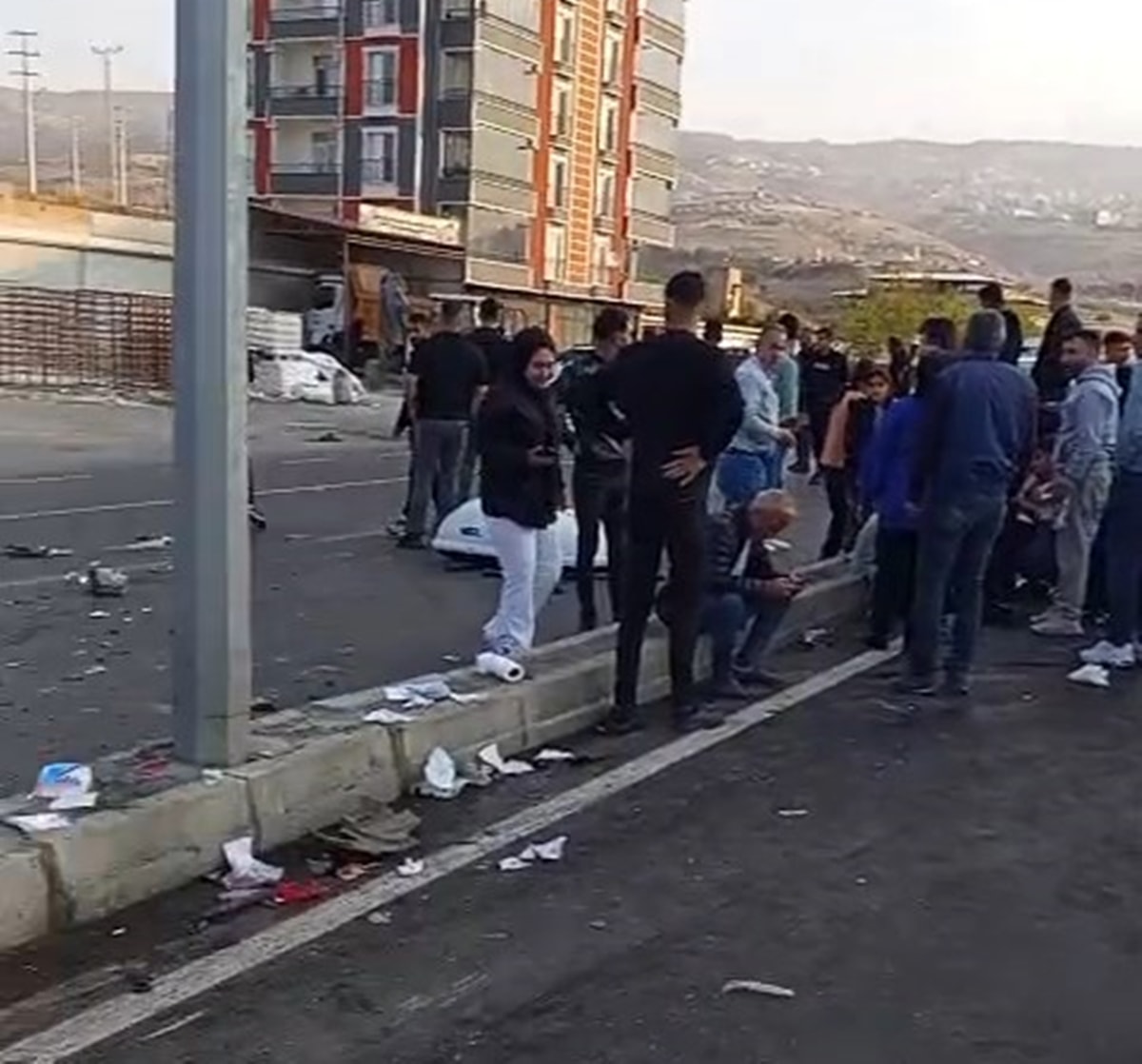 Servis minibüsü kaza yaptı: 13'ü çocuk 19 yaralı