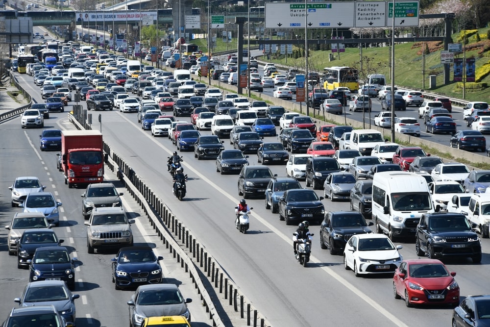 Trafikte yeni dönem başlıyor: Kurallara uymayanın hem ehliyeti hem aracı gidecek