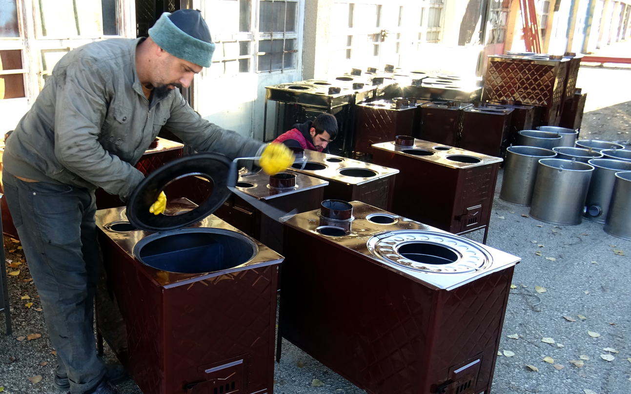 Sevkiyata hazırlanan sobalar