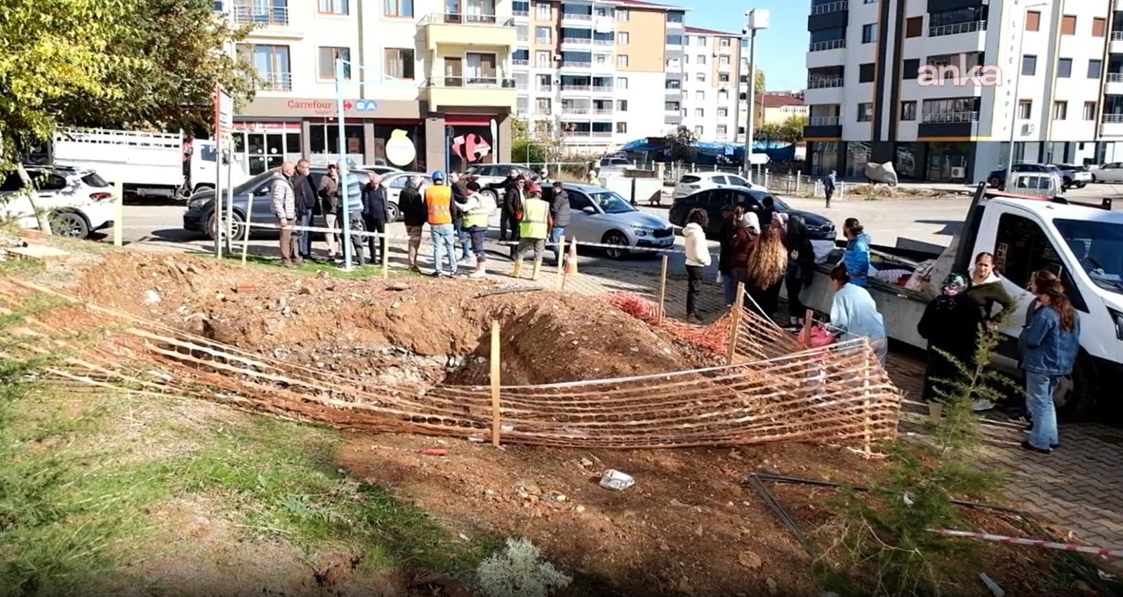 Haberi duyan Tuncelili sokağa döküldü: Hepsi birlikte nöbet tutmaya başladılar