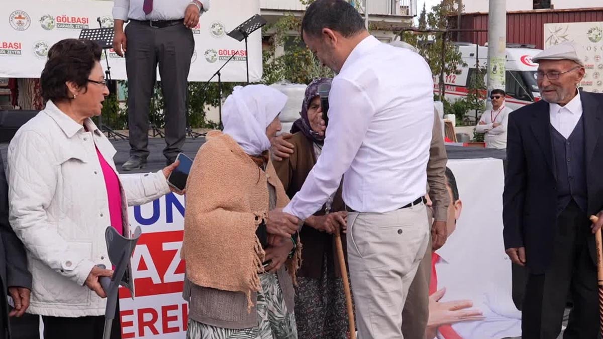 95 yaşındaki Hilmiye teyze Andımız okudu