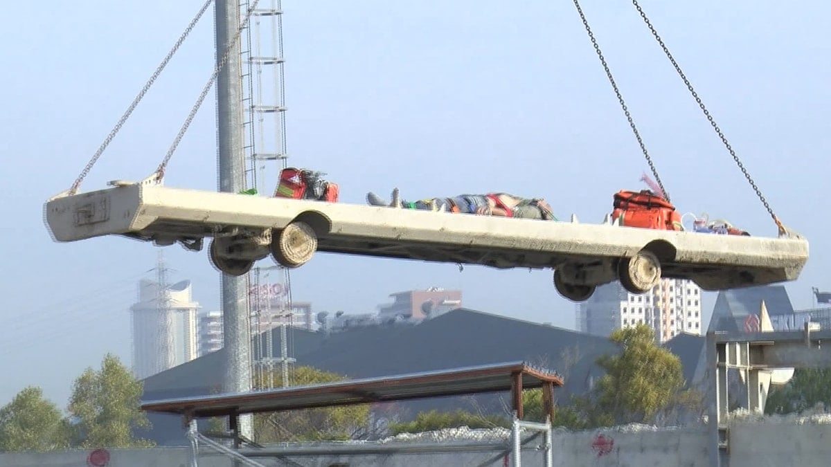 18 metrelik tünelden vinçle çıkarıldı