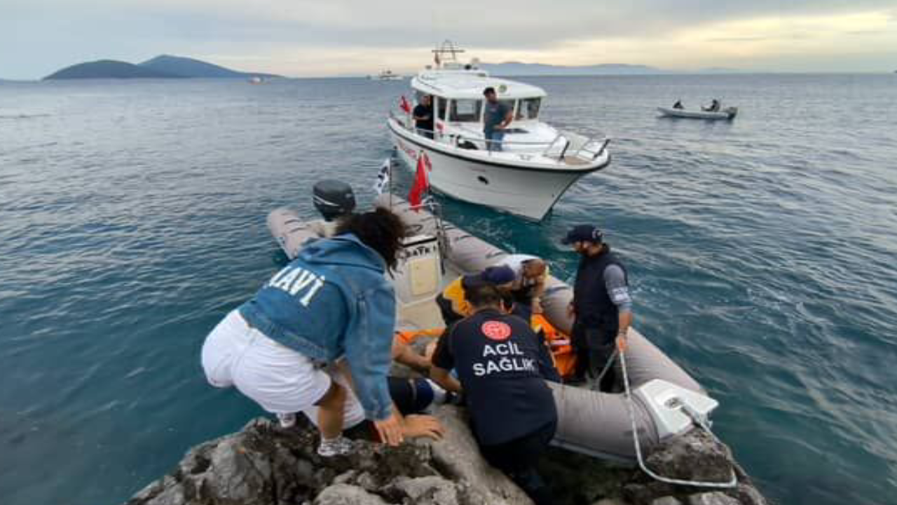 Bodrum’ ava giderken kayalıklara çarpan botta 4 kişi yaralandı