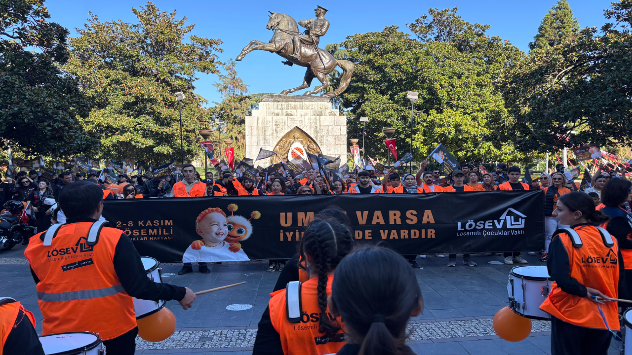 Samsun'da LÖSEV farkındalık yürüyüşü düzenledi