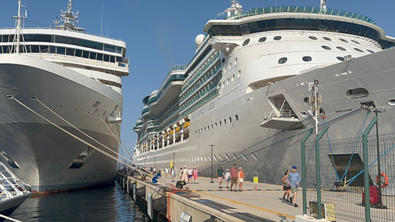 Bodrum'a iki kruvaziyerle 1853 yolcu geldi
