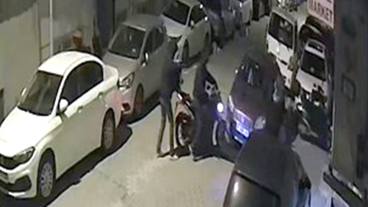 Esenyurt’ta saniyeler içerisinde motosiklet hırsızlığı