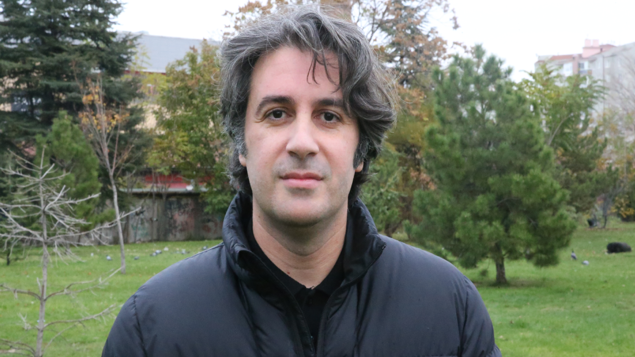 Ünlü akademisyen bir sabah uyandığında hesabında 2.3 milyon TL gördü!