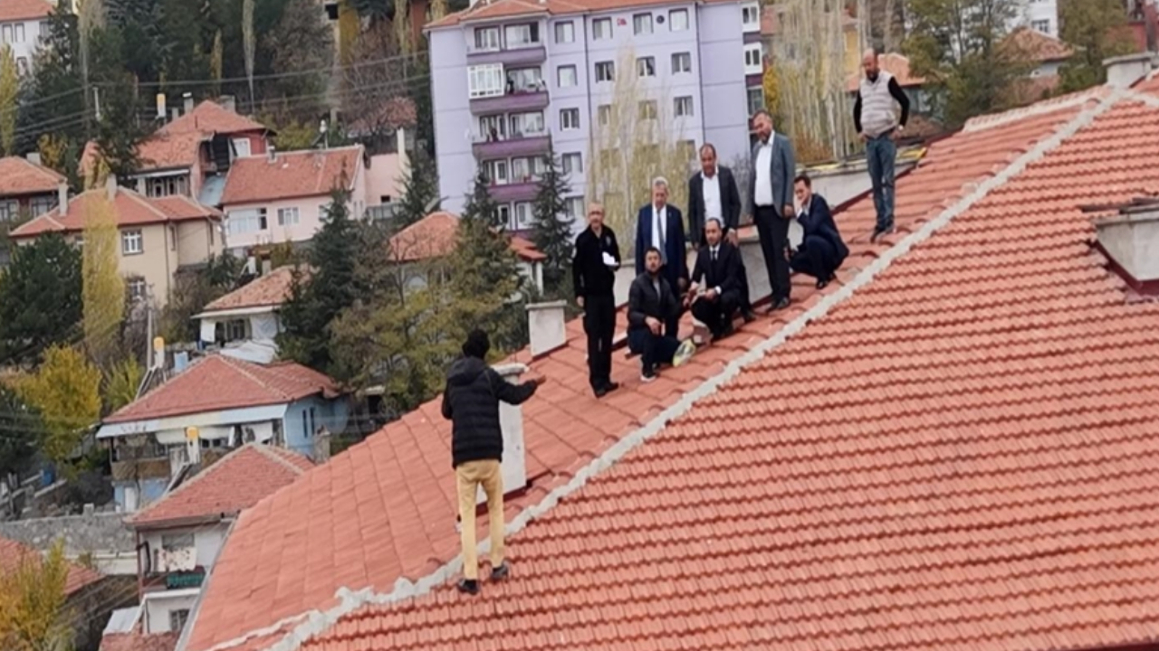 Çankırı’da çatıya çıkan kişiyi, AKP'li İl Başkanı ikna etti