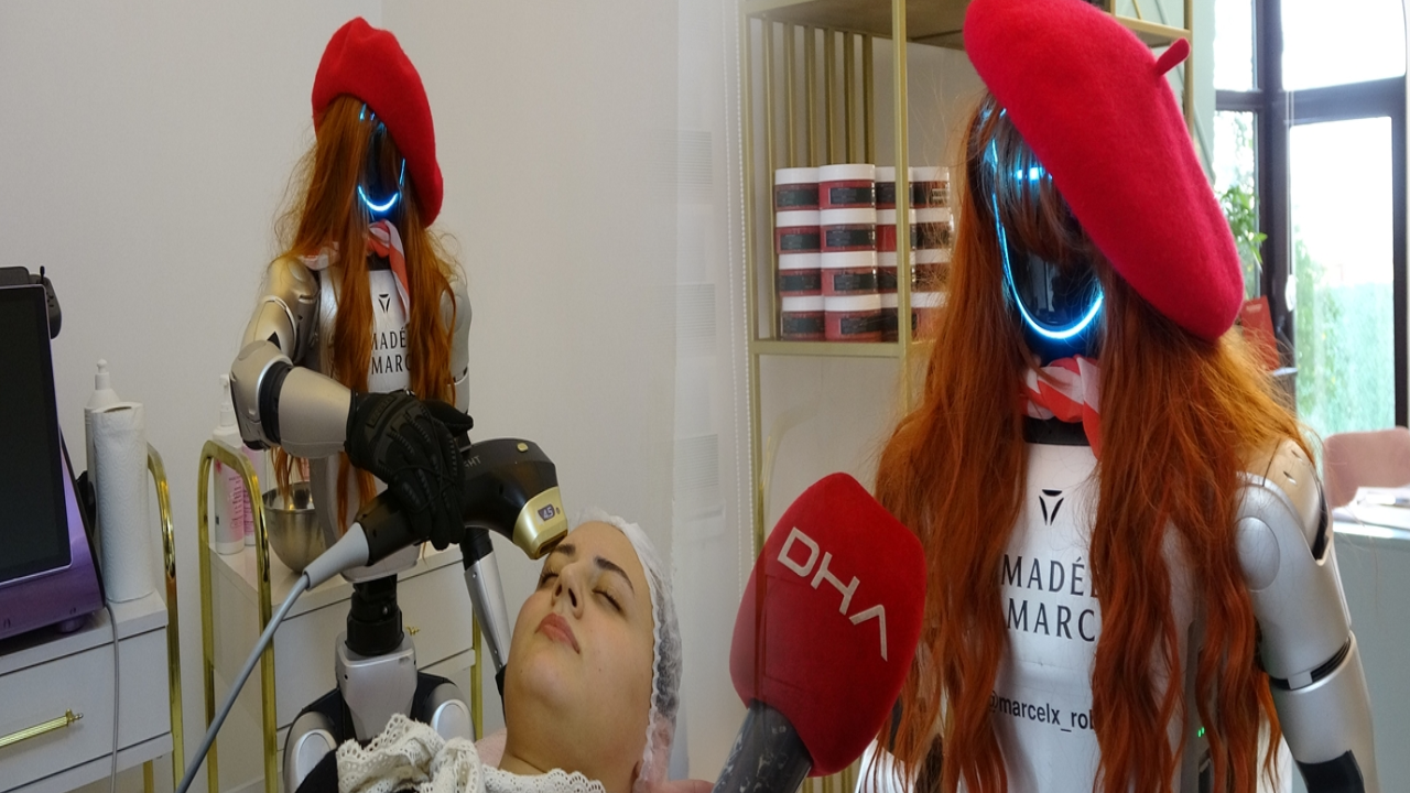 ‘İşçi robot’ Marcelx, yoğun ilgi gördü